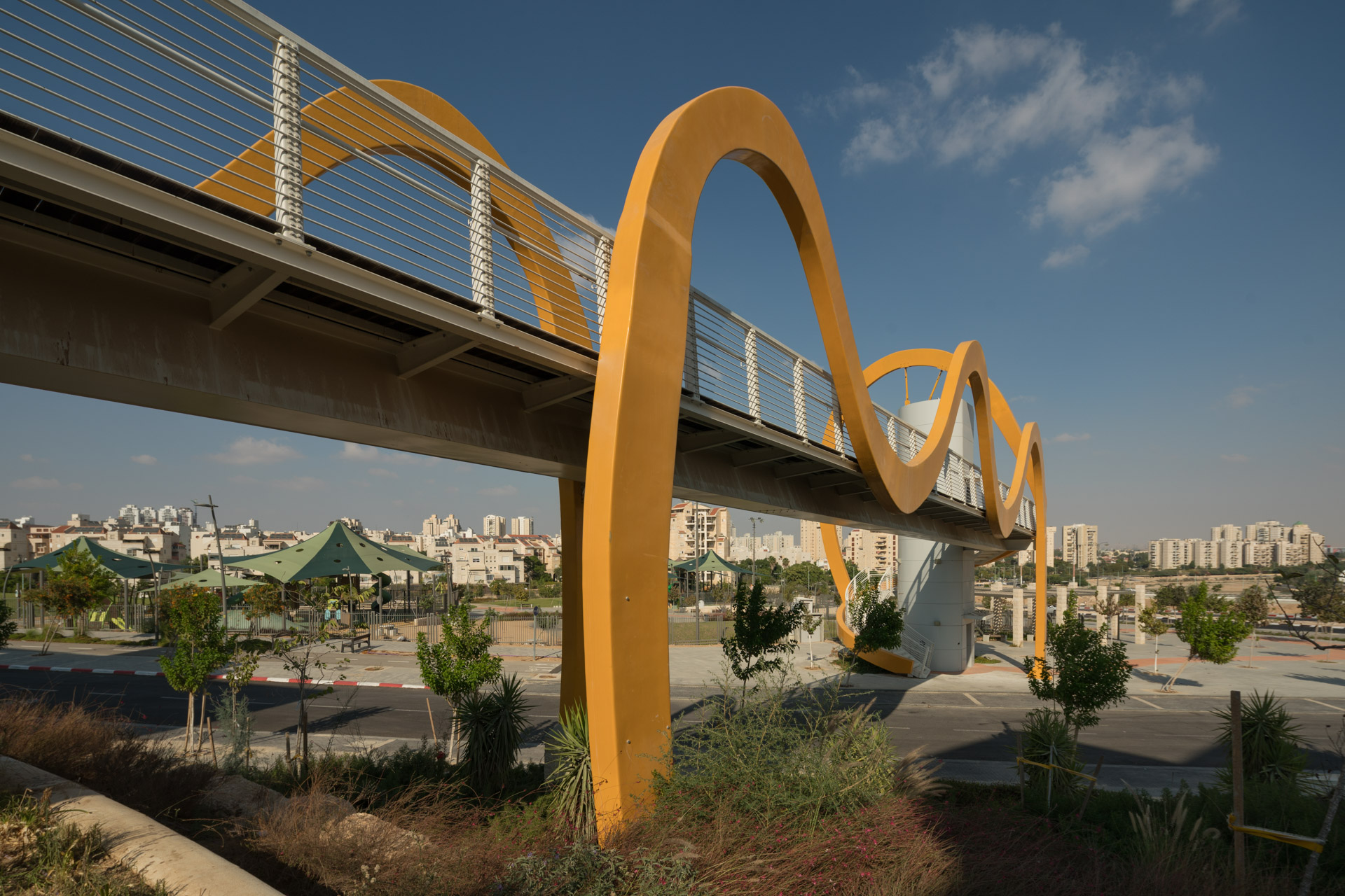 צילום גשר צבעוני בבאר-שבע עבור פישר אלחנני אדריכלים