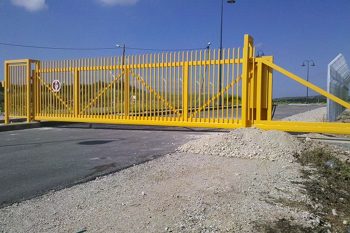 התרומה של שערים חשמליים לאבטחה ובטחון