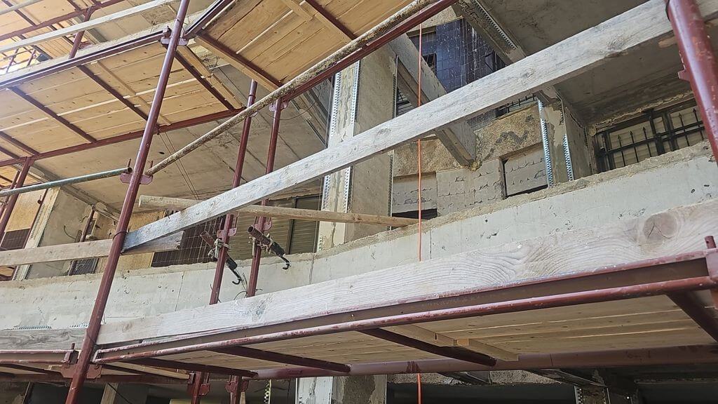 שיפוץ בניין